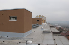 Zateplená střecha foukanou minerální izolací, včetně výtahových šachet